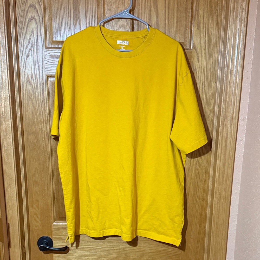 Duluth Trading Co Men's Short Sleeve Tee - Long Tail T- Mustard Yellow